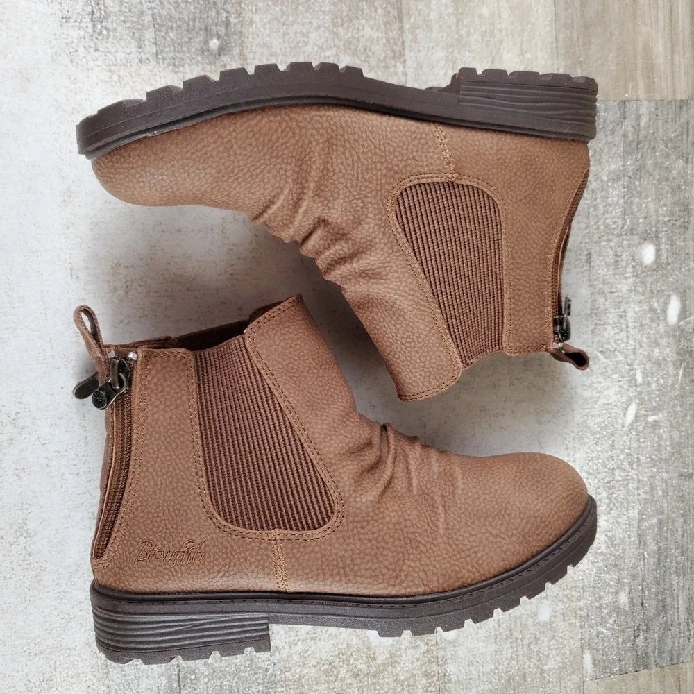 Blowfish Malibu Redsen Kids Chelsea Boots Sz 3 Tan Round Toe Double Back Zippers